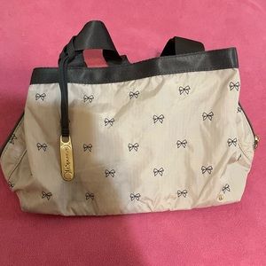 LeSportsac handbag with 3 compartments